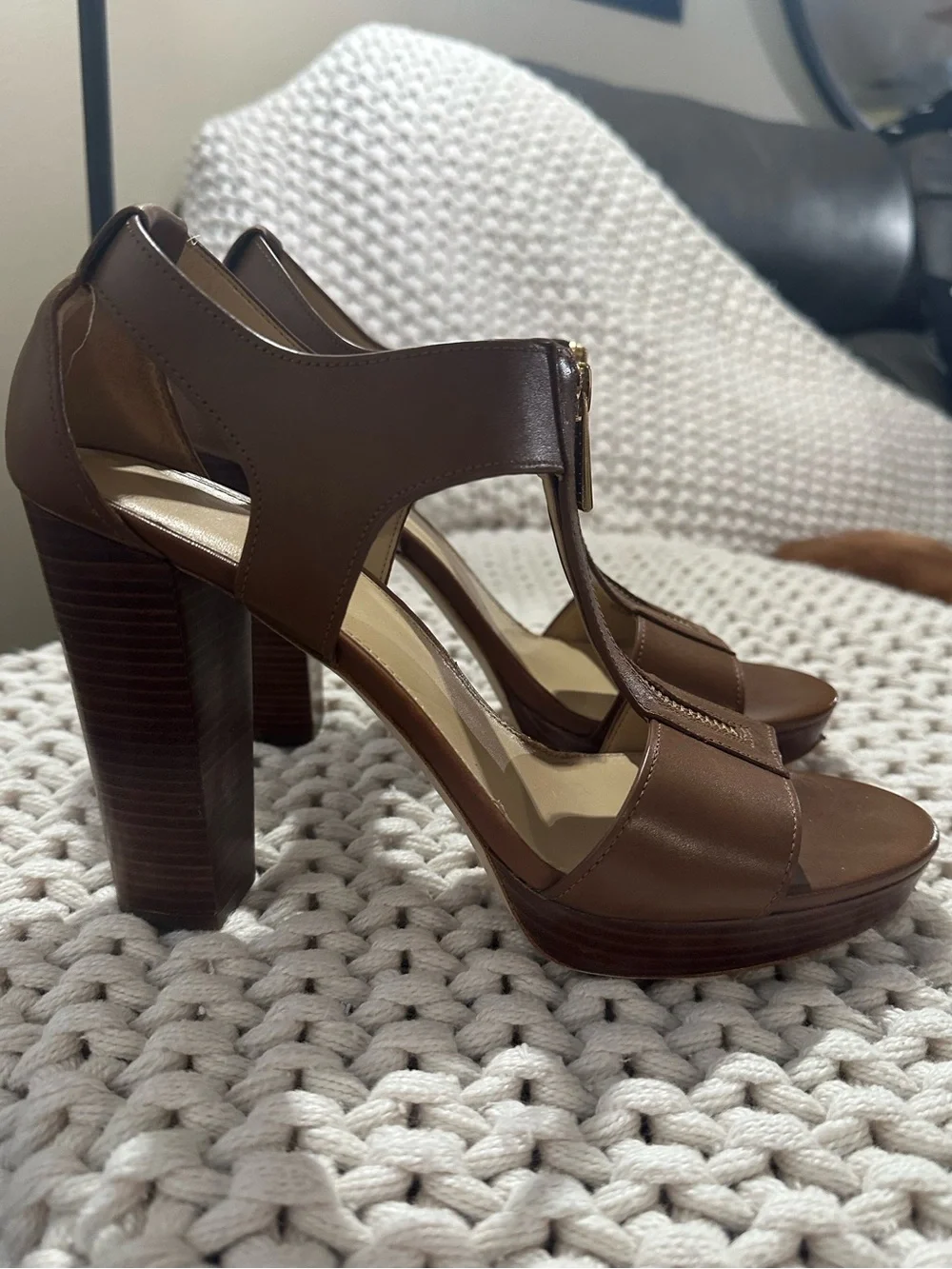 Michael Kors Brown Leather T-Strap Platform Sandals Size 10M Zip Front